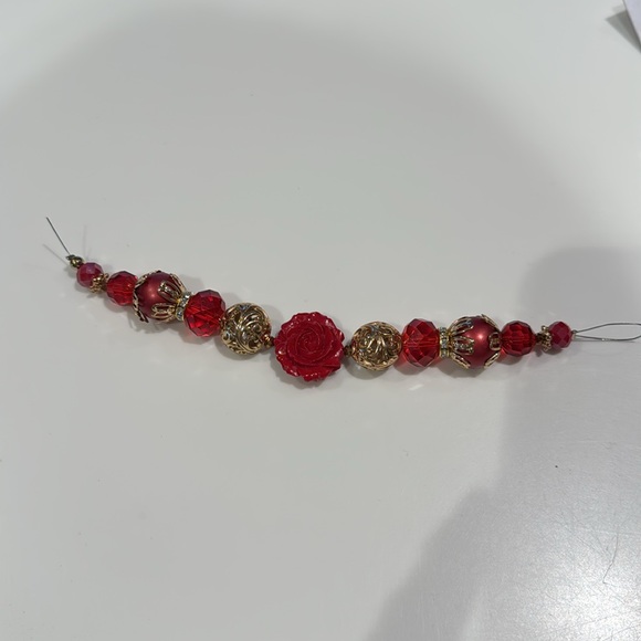 Elegant Red and Gold Beads - Picture 6 of 9